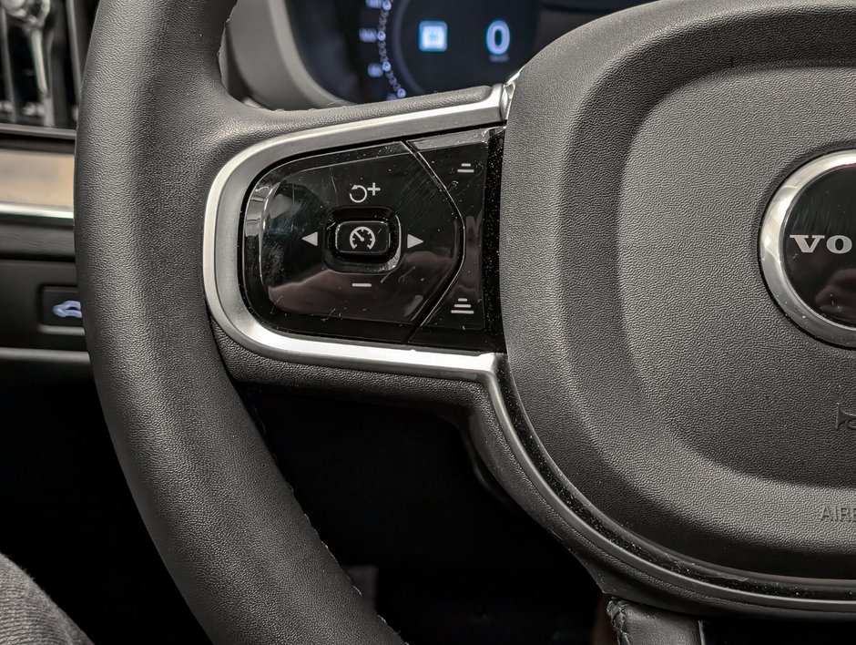 Volvo XC60 B5 AWD Plus Dark Theme 2026-17