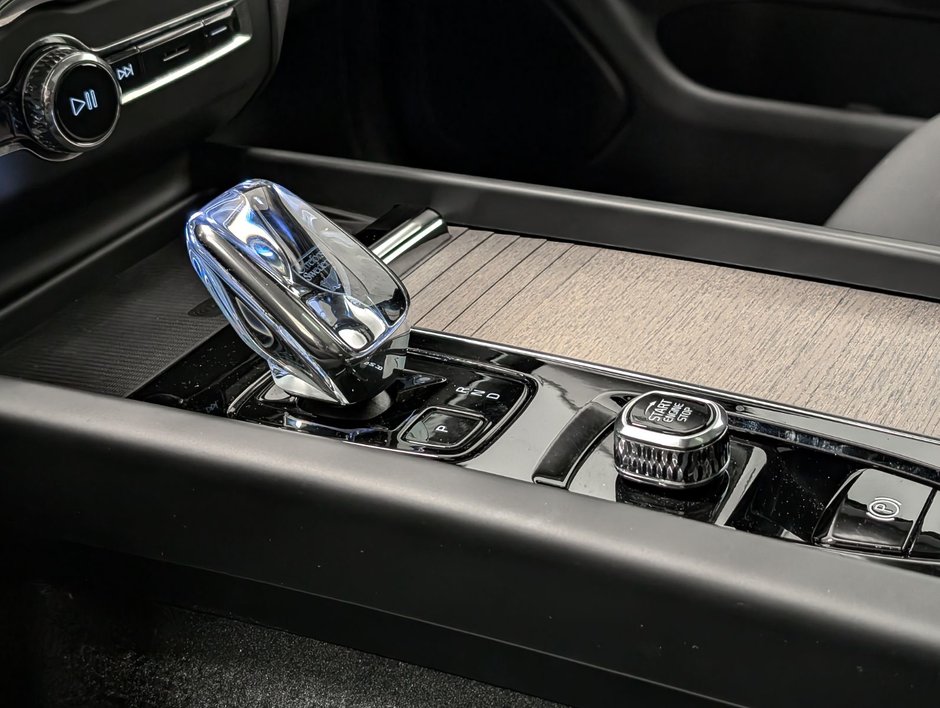 Volvo XC60 B5 AWD Plus Dark Theme 2026-15