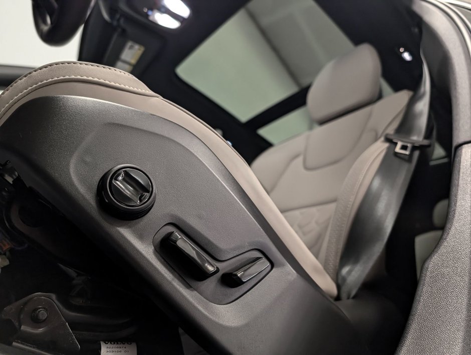 2026 Volvo XC60 B5 AWD Plus Dark Theme-9