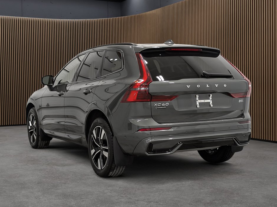 2026 Volvo XC60 B5 AWD Plus Dark Theme-2