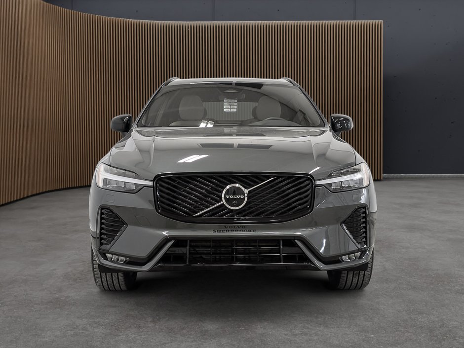 2026 Volvo XC60 B5 AWD Plus Dark Theme-5