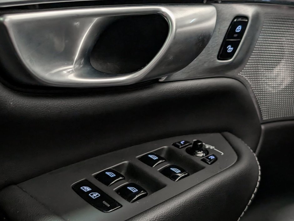 Volvo XC90 Plug-In Hybrid T8 AWD Ultra Bright Theme 7-Seater 2025-20