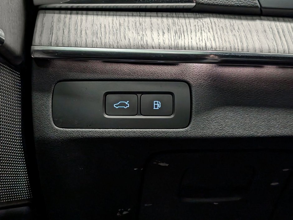 Volvo XC90 Plug-In Hybrid T8 AWD Ultra Bright Theme 7-Seater 2025-19