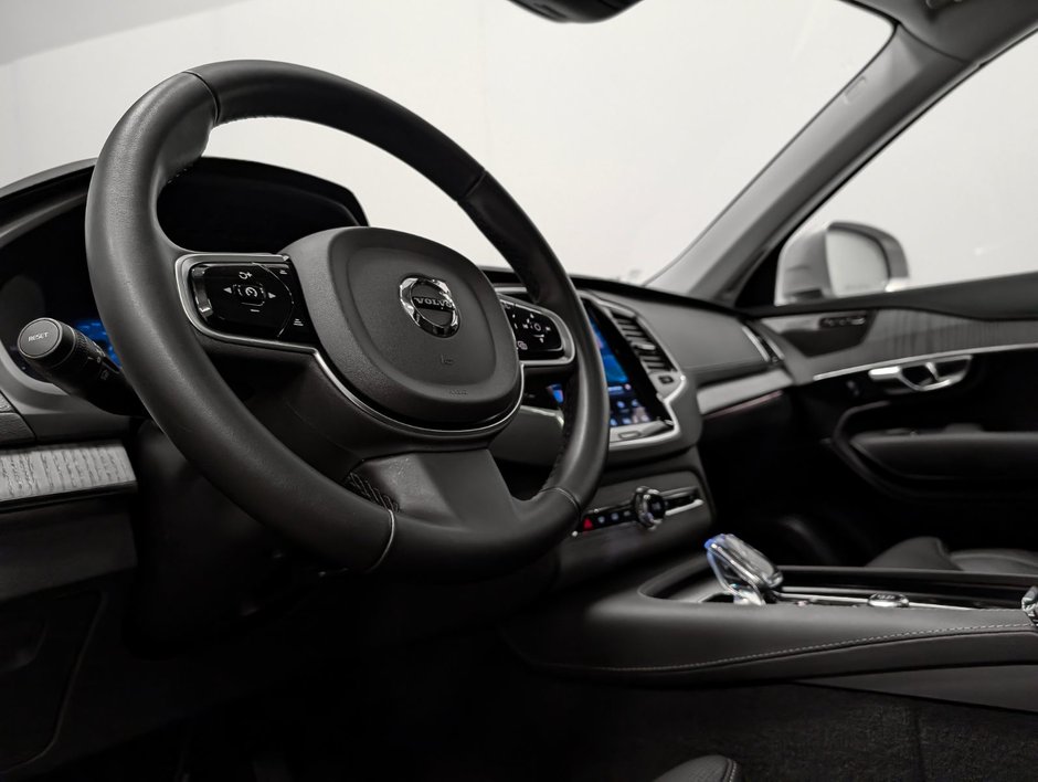 2025 Volvo XC90 Plug-In Hybrid T8 AWD Ultra Bright Theme 7-Seater-7