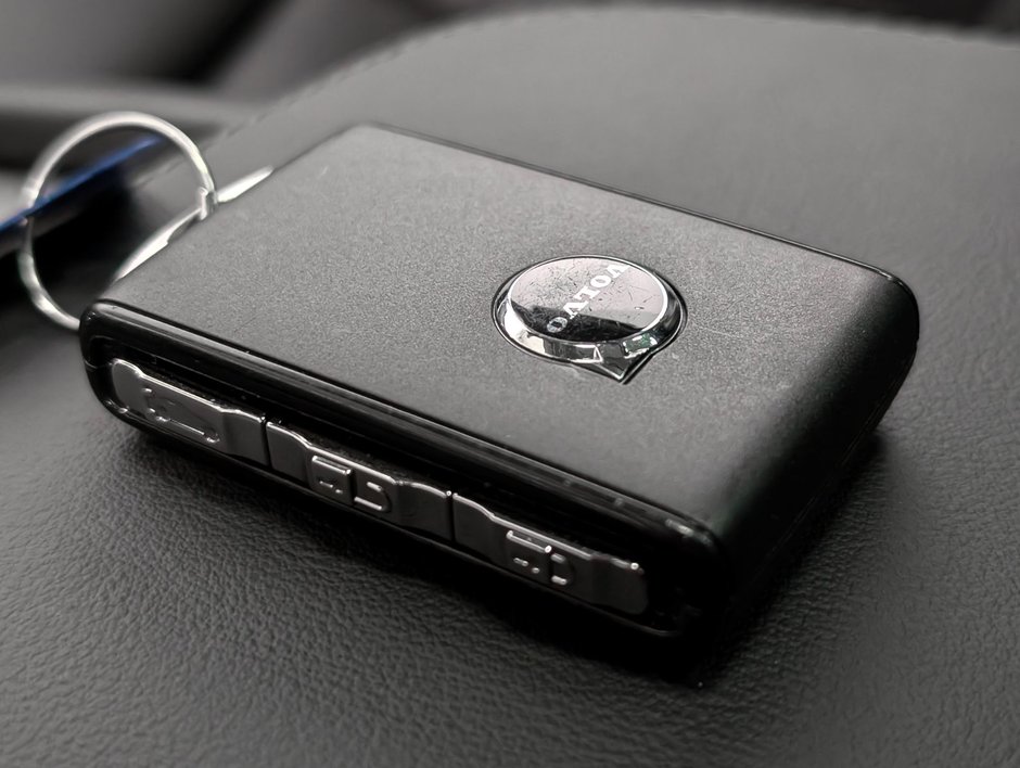 2025 Volvo XC90 Plug-In Hybrid T8 AWD Ultra Bright Theme 7-Seater-24