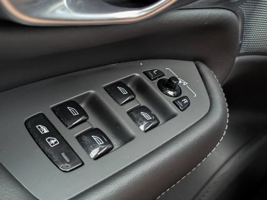 Volvo XC90 Recharge T8 eAWD PHEV Ultimate Bright Theme 7-Seater 2024-21
