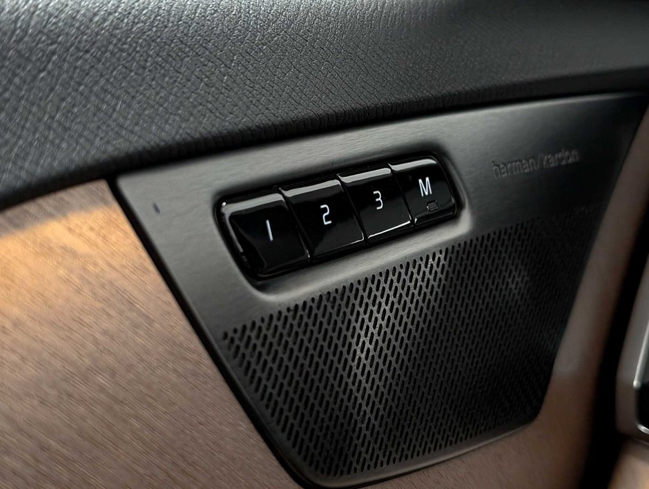 Volvo XC90 Recharge T8 eAWD PHEV Plus Bright Theme 7-Seater 2024-21