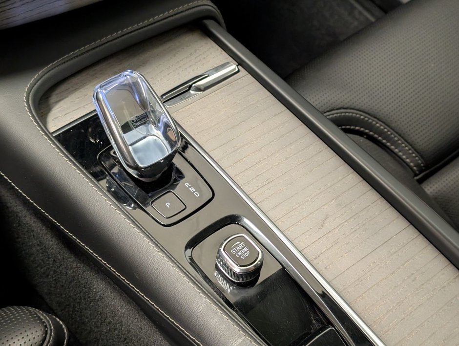 2024 Volvo XC90 Recharge T8 eAWD PHEV Ultimate Bright Theme 7-Seater-20