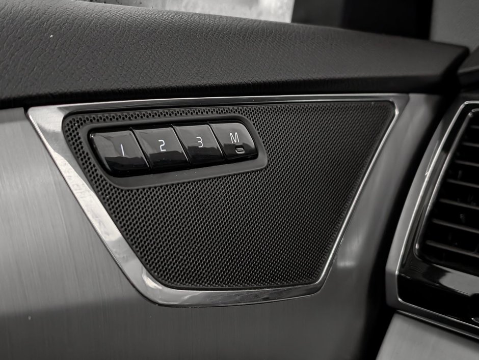 2020 Volvo XC90 T6 AWD Momentum (7-Seat)-22