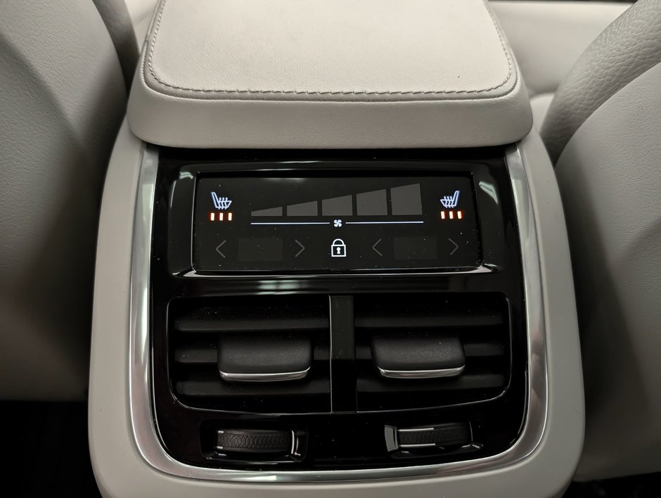 Volvo XC90 B6 AWD Core Bright Theme 7-Seater 2024-10