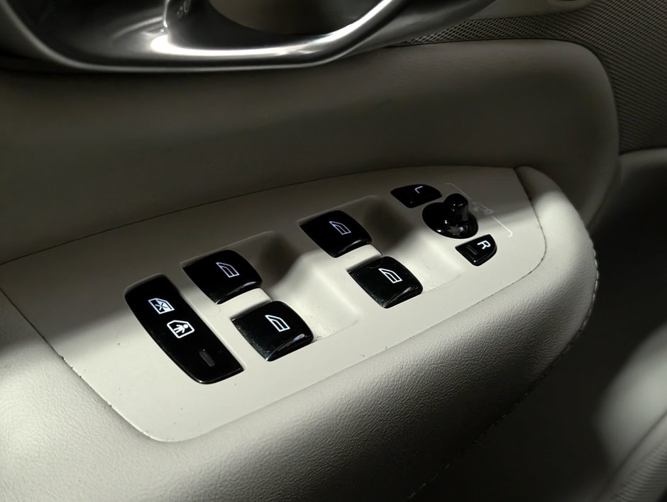 Volvo XC90 B6 AWD Core Bright Theme 7-Seater 2024-22