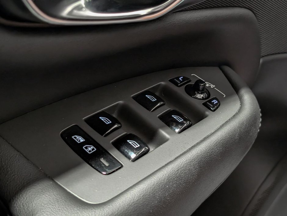Volvo XC90 B6 AWD Core Bright Theme 7-Seater 2024-24