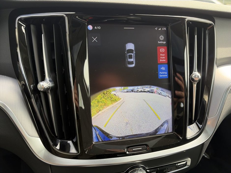 2024 Volvo S60 Recharge Core Dark Theme-24