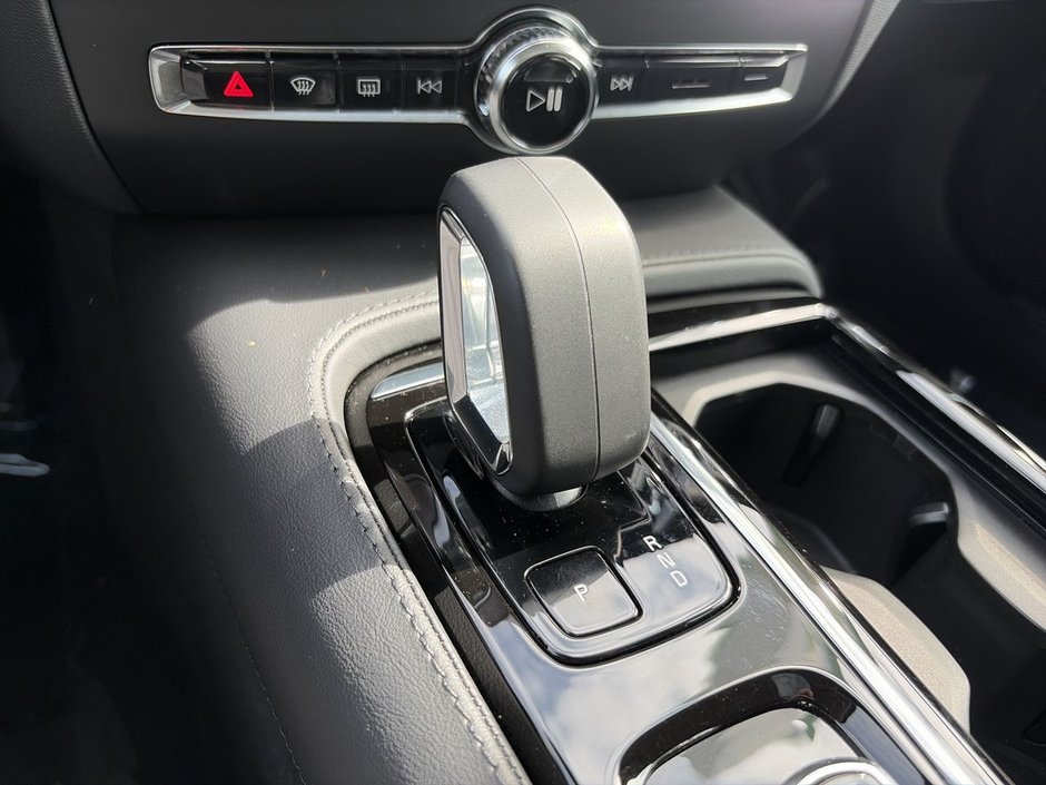 2024 Volvo S60 Recharge Core Dark Theme-27