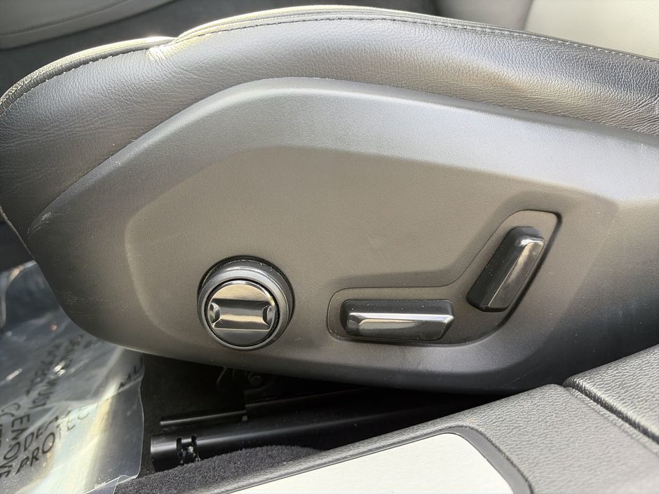 2024 Volvo S60 Recharge Core Dark Theme-19