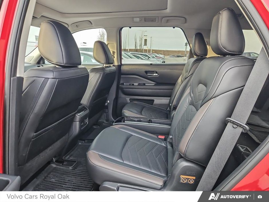 2023 Nissan Pathfinder Platinum-22