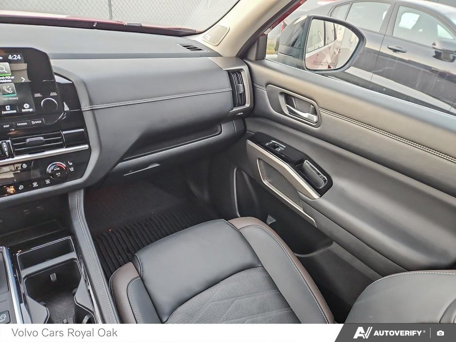 2023 Nissan Pathfinder Platinum-24