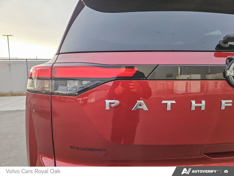 2023 Nissan Pathfinder Platinum-10