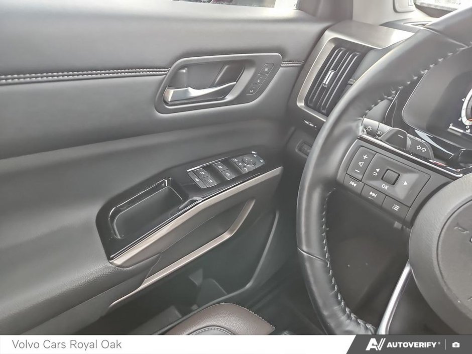 2023 Nissan Pathfinder Platinum-16