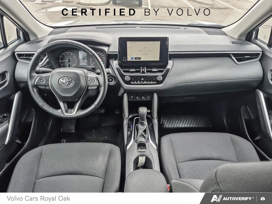 2023 Toyota Corolla Cross LE-23
