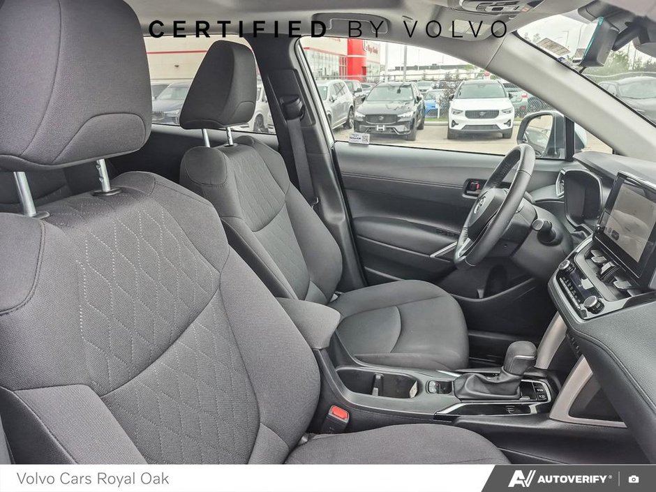 2023 Toyota Corolla Cross LE-21