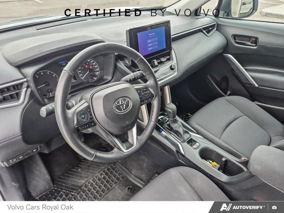 2023 Toyota Corolla Cross LE-12