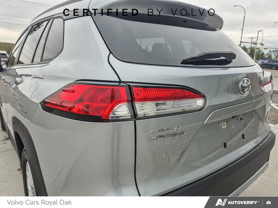 2023 Toyota Corolla Cross LE-10
