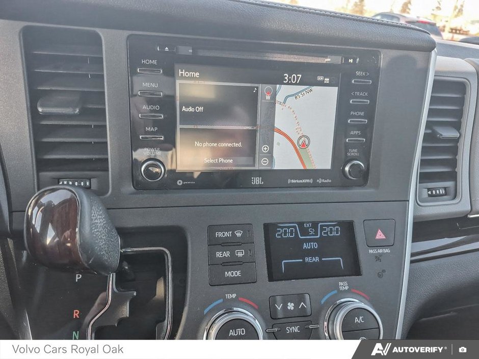 2020 Toyota Sienna XLE-18