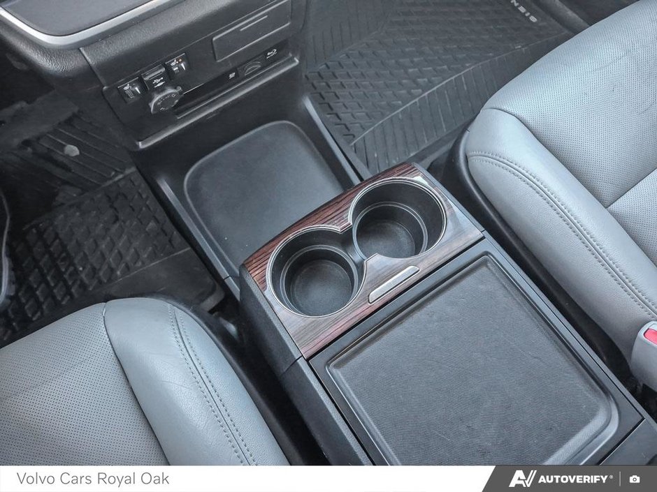 2020 Toyota Sienna XLE-17