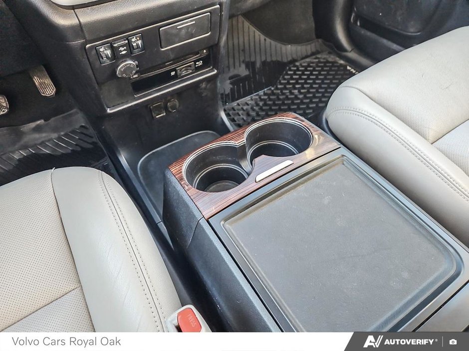 2020 Toyota Sienna XLE-17