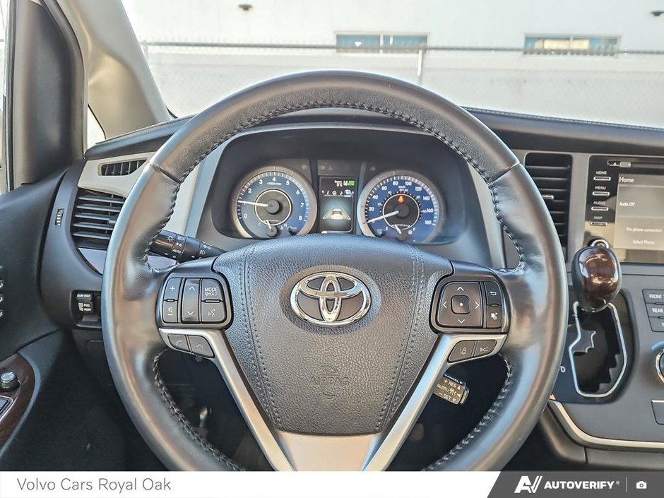 2020 Toyota Sienna XLE-13