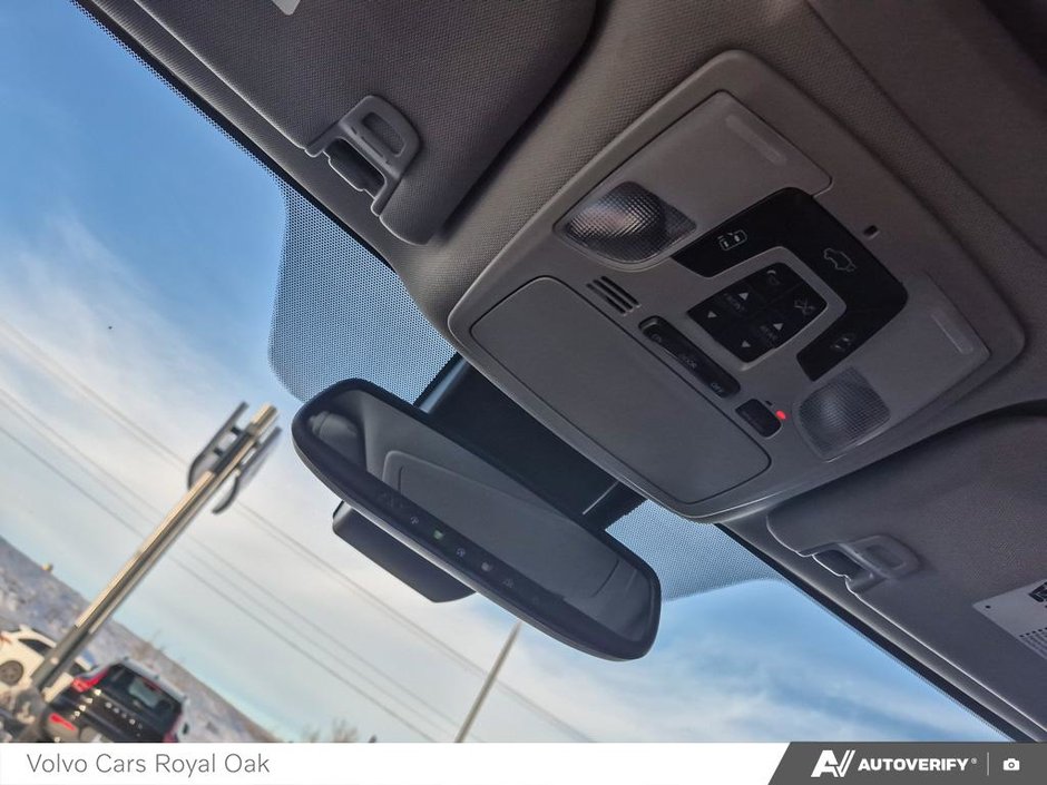 2020 Toyota Sienna XLE-20