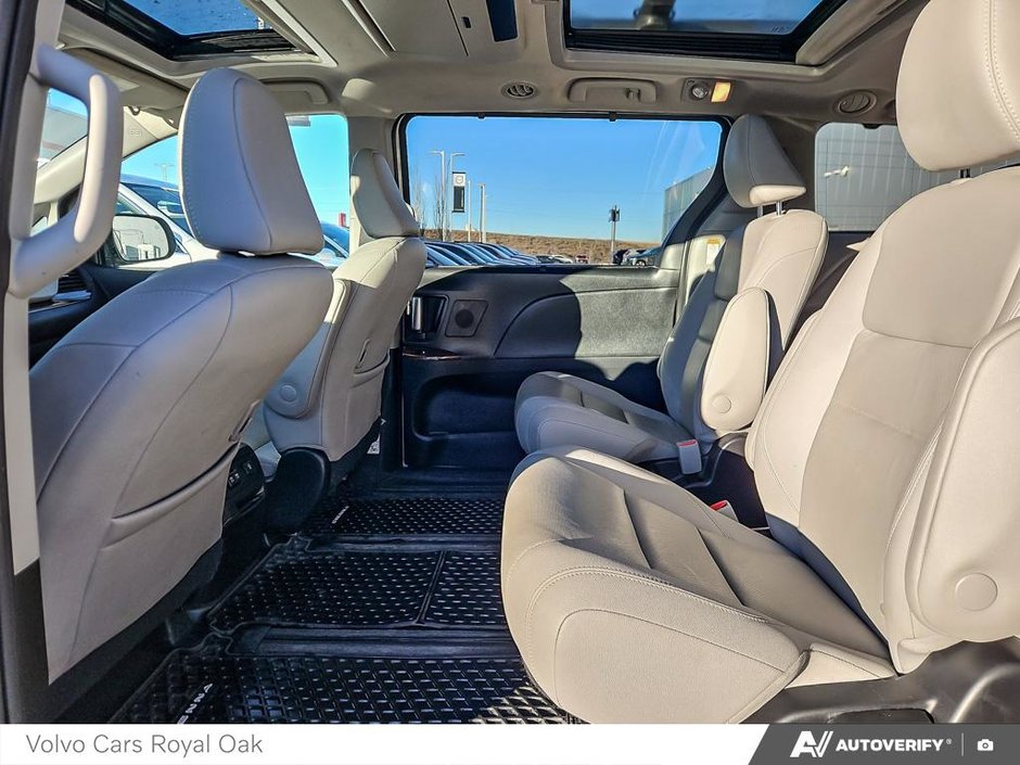 2020 Toyota Sienna XLE-22