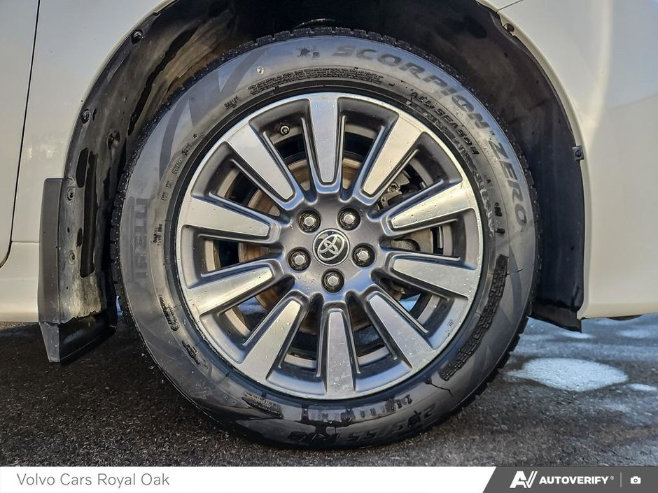 2020 Toyota Sienna XLE-5