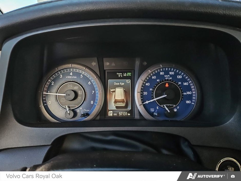 2020 Toyota Sienna XLE-14