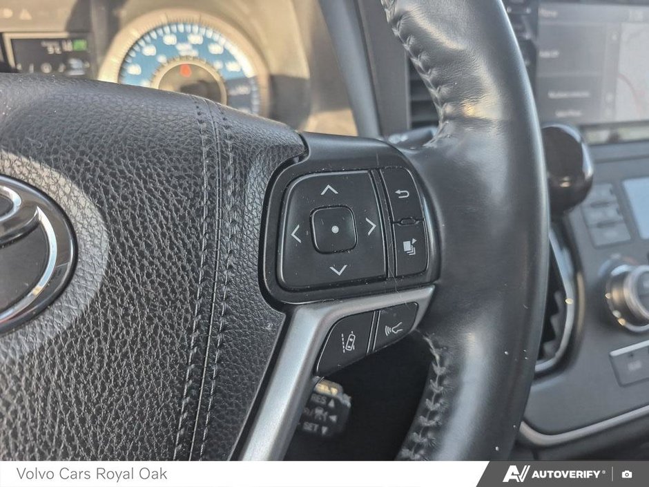 2020 Toyota Sienna XLE-15