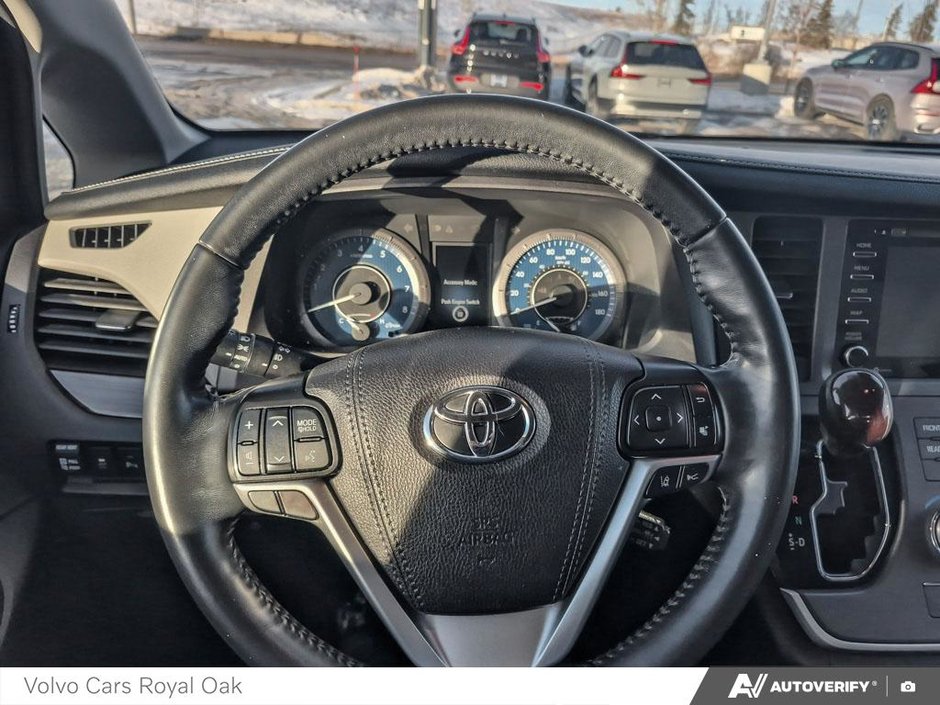 2020 Toyota Sienna XLE-13