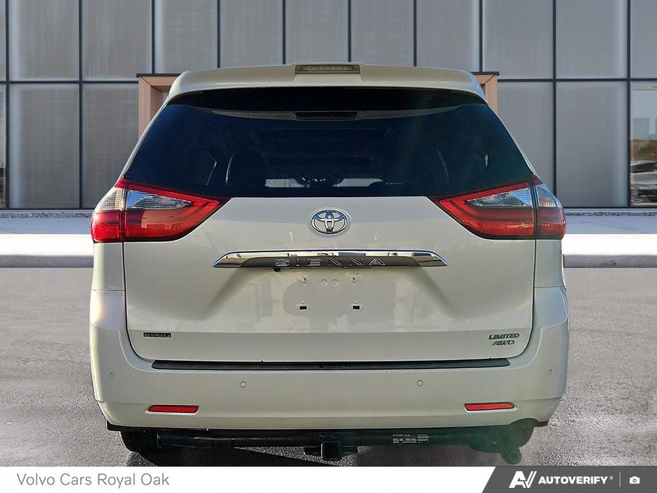 2020 Toyota Sienna XLE-4