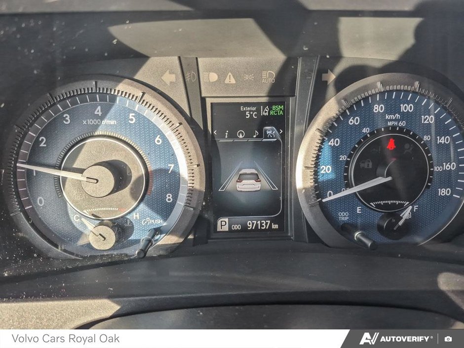 2020 Toyota Sienna XLE-14