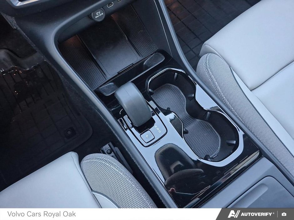 2025 Volvo EC40 Ultra-19