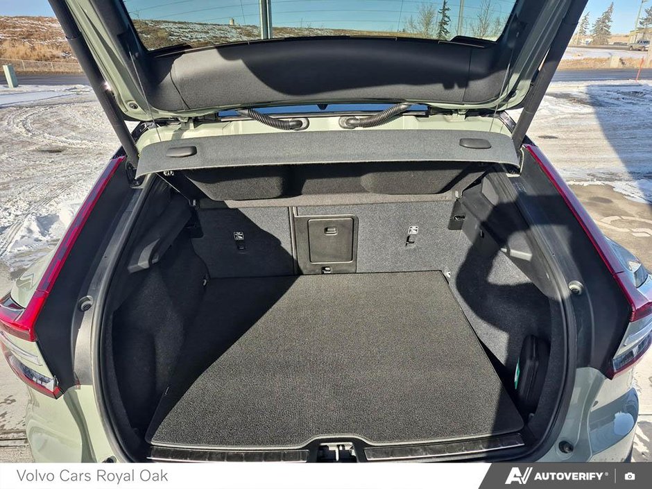 2025 Volvo EC40 Ultra-11