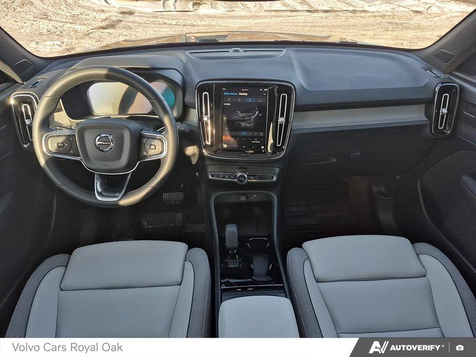 2025 Volvo EC40 Ultra-24