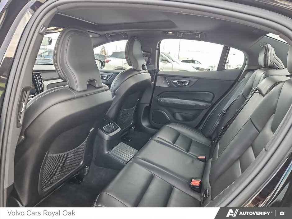 2025 Volvo S60 Plug-In Hybrid Ultra Black Edition-22