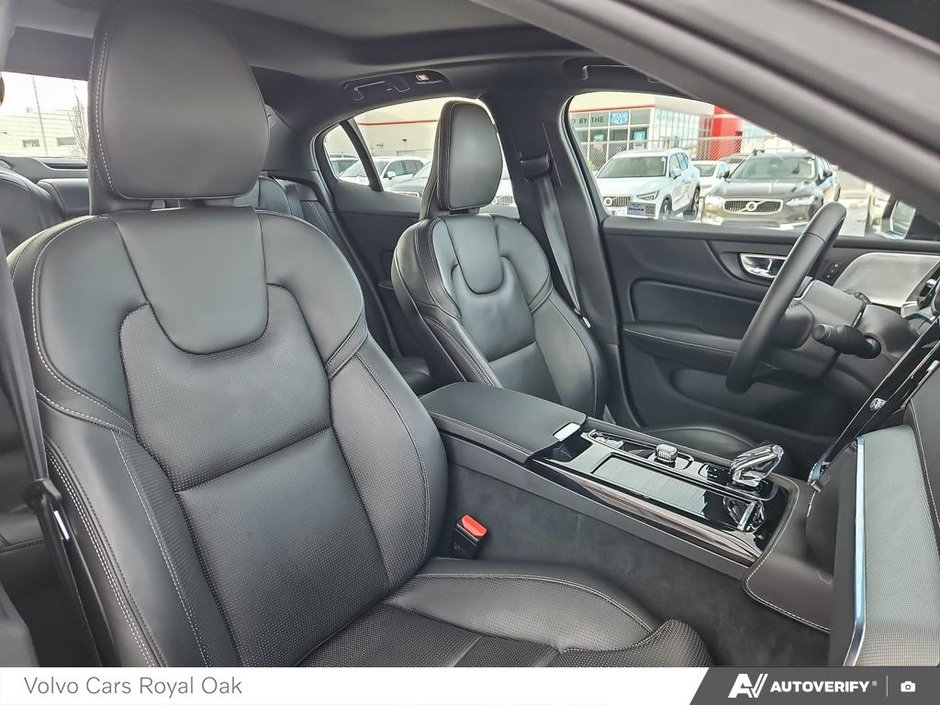 2025 Volvo S60 Plug-In Hybrid Ultra Black Edition-21