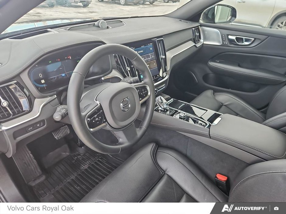 2025 Volvo S60 Plug-In Hybrid Ultra Black Edition-12