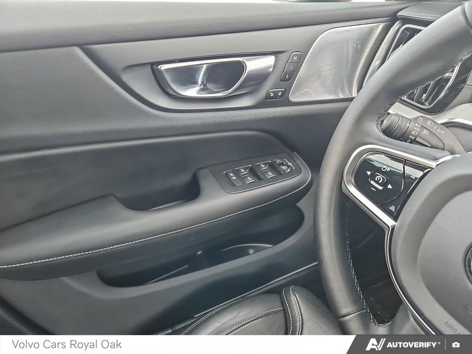 2025 Volvo S60 Plug-In Hybrid Ultra Black Edition-16