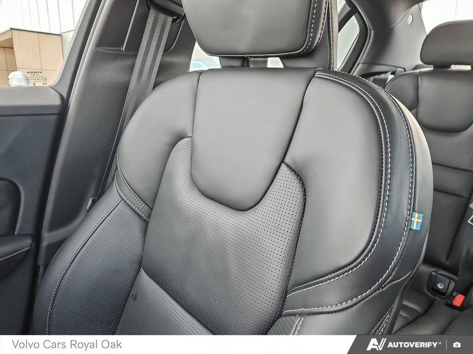 2025 Volvo S60 Plug-In Hybrid Ultra Black Edition-19