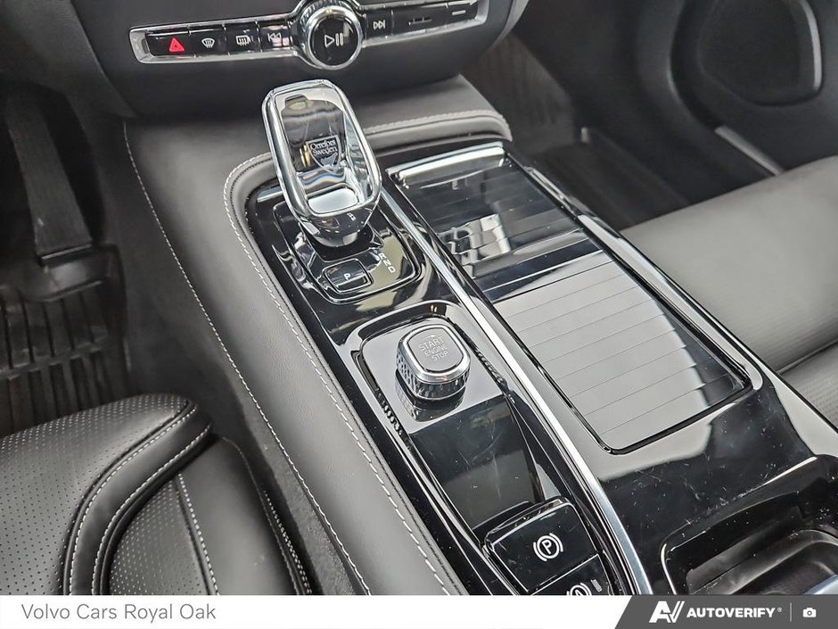 2025 Volvo S60 Plug-In Hybrid Ultra Black Edition-17