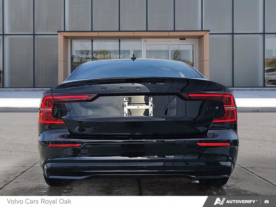 2025 Volvo S60 Plug-In Hybrid Ultra Black Edition-4
