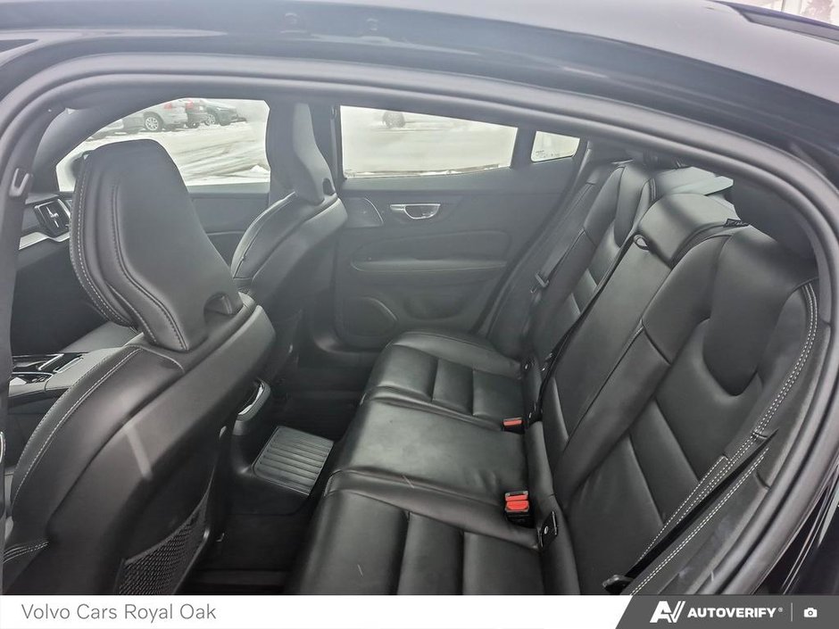 2025 Volvo S60 Plug-In Hybrid Ultra Black Edition-22